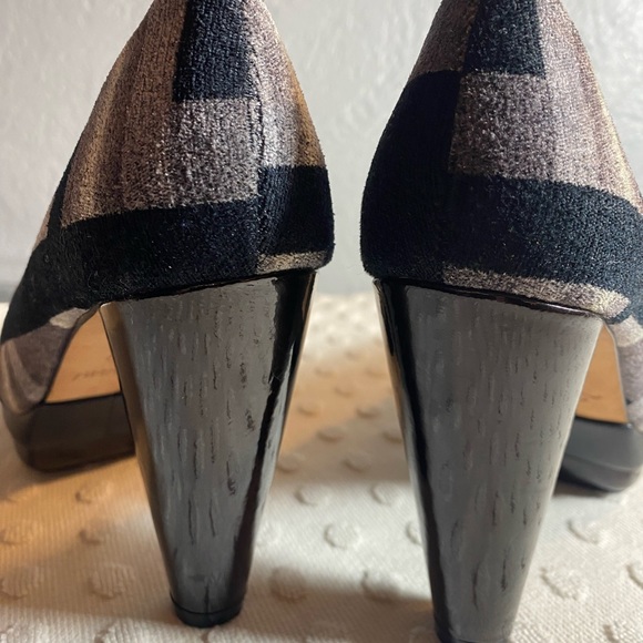 DEVANI Vintage Grey and Black Plaid Heel - Picture 9 of 16
